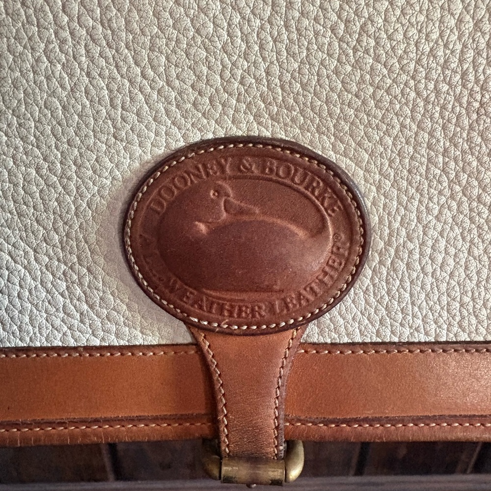 Vintage Dooney & Bourke Cream and Brown Pebbled Leather Small Crossbody - Picture 3 of 13